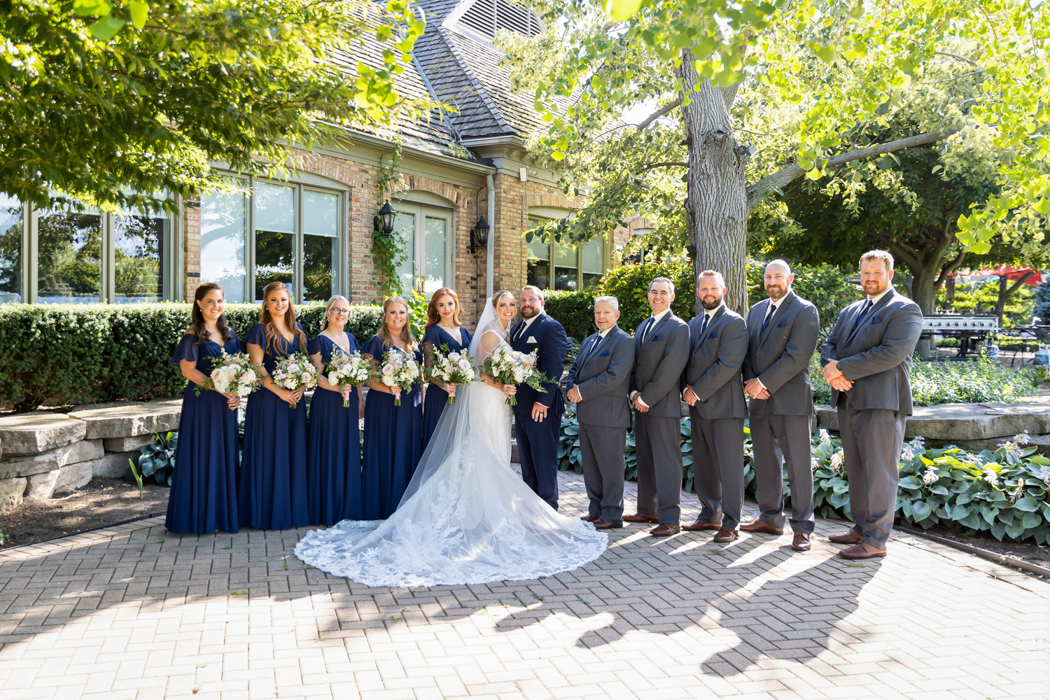 Newlyweds with their bridesmaids and groomsmans.